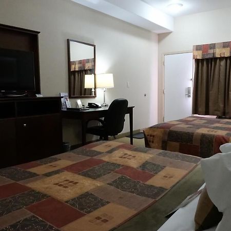 Отель Ramada By Wyndham Weyburn Экстерьер фото