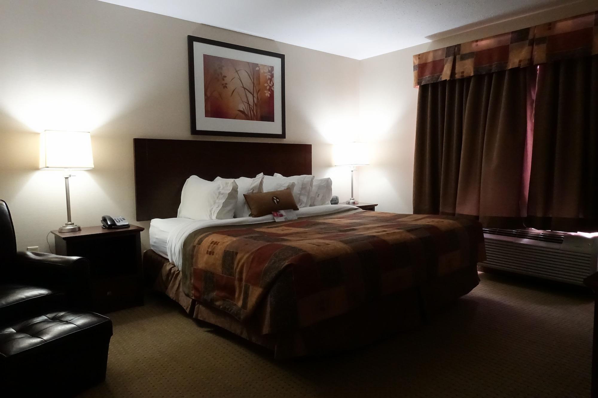 Отель Ramada By Wyndham Weyburn Экстерьер фото