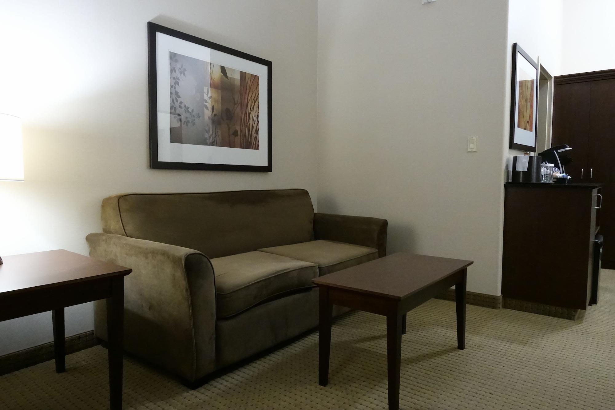 Отель Ramada By Wyndham Weyburn Экстерьер фото