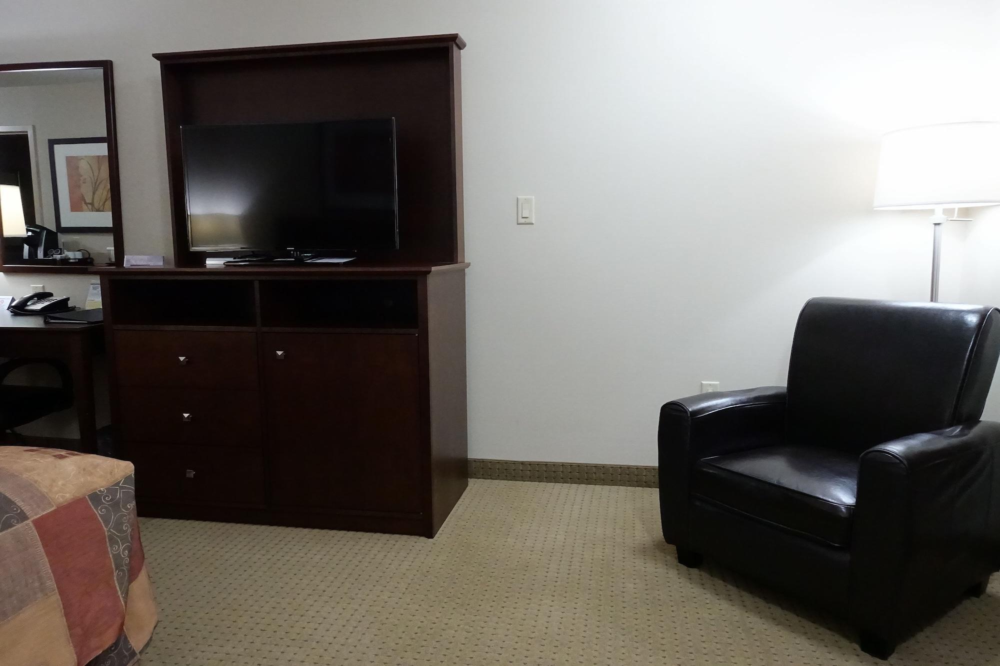 Отель Ramada By Wyndham Weyburn Экстерьер фото