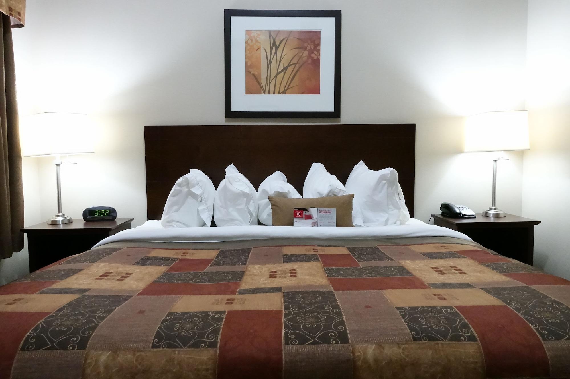 Отель Ramada By Wyndham Weyburn Экстерьер фото