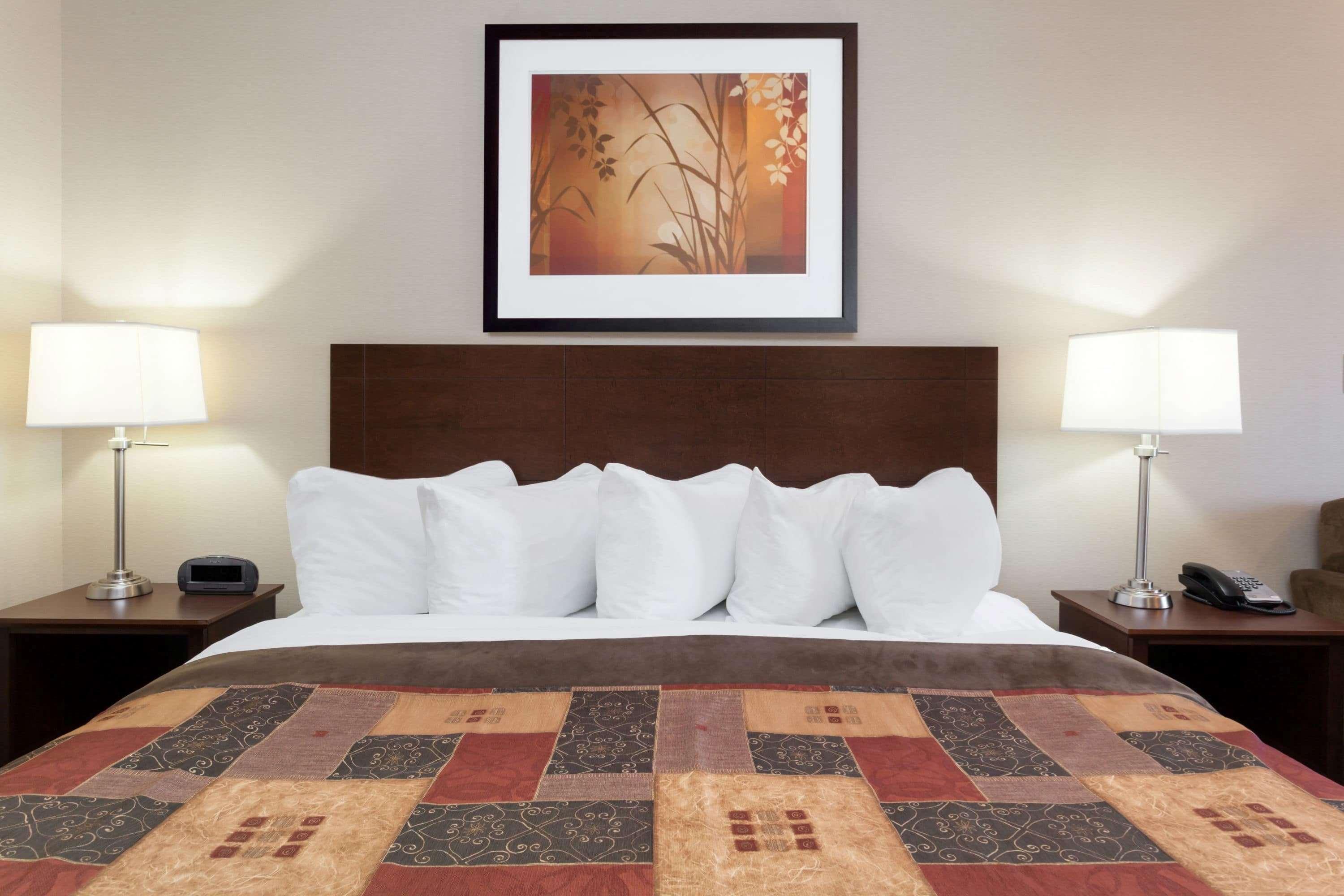 Отель Ramada By Wyndham Weyburn Экстерьер фото