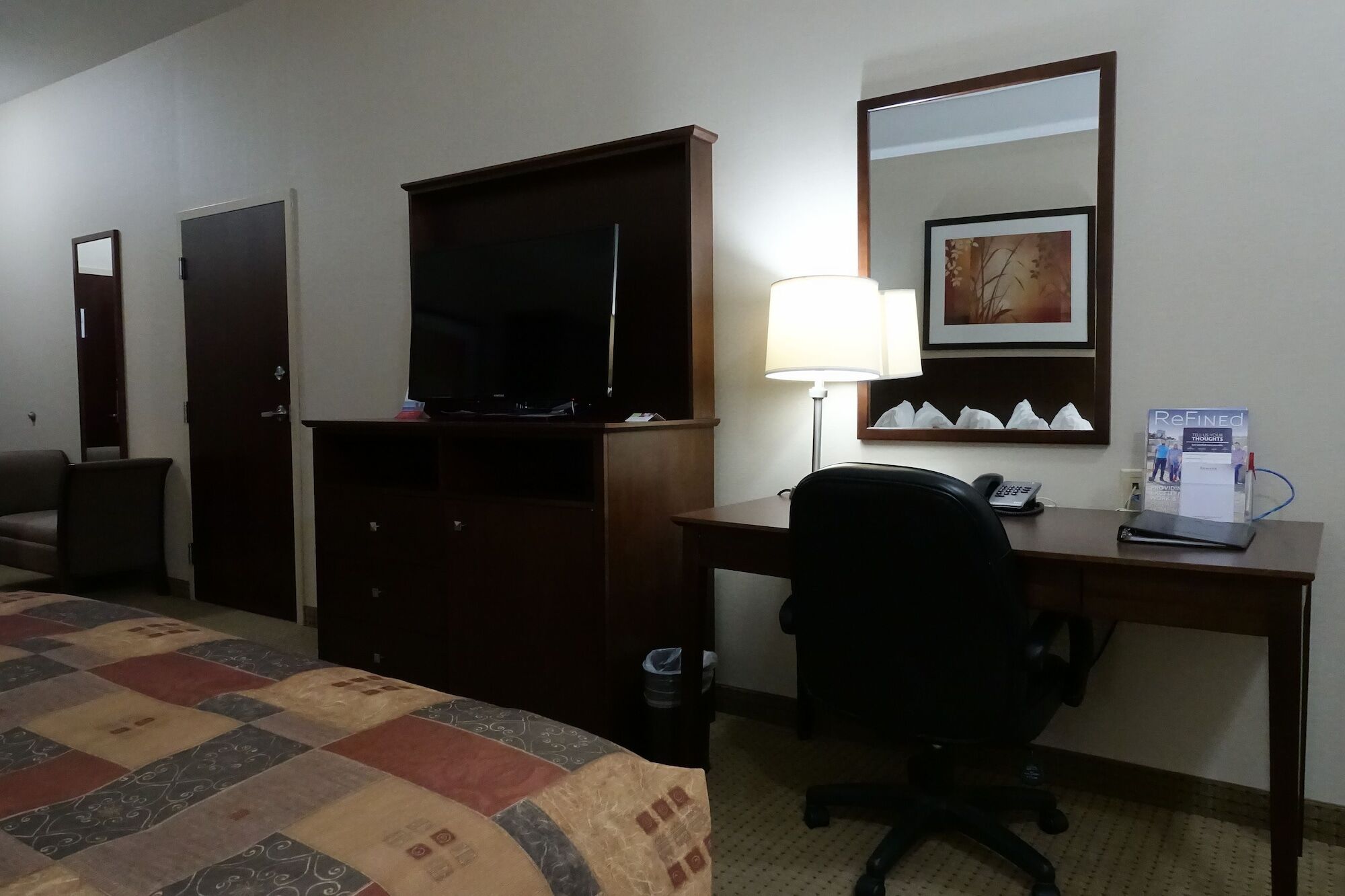 Отель Ramada By Wyndham Weyburn Экстерьер фото