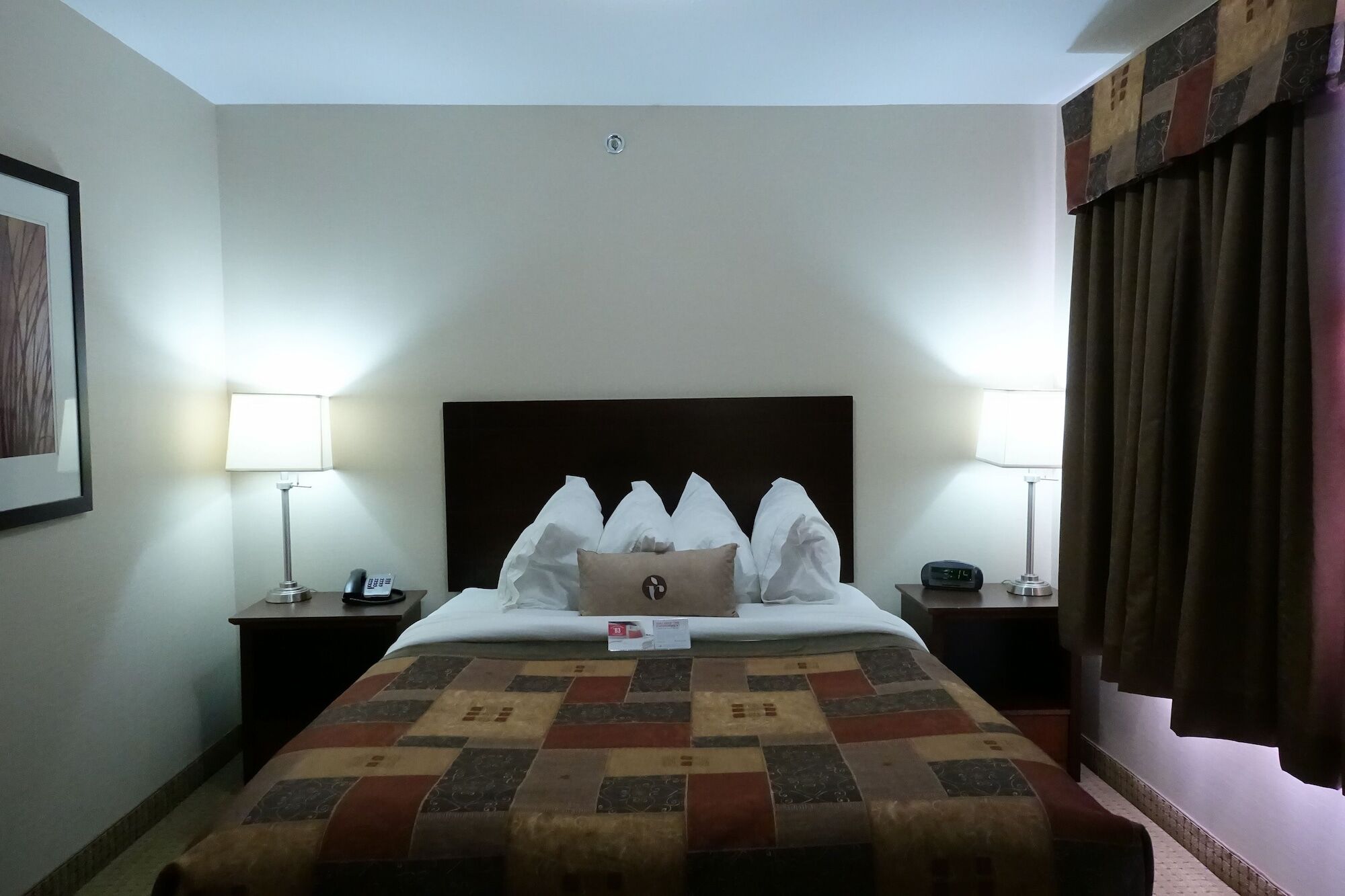 Отель Ramada By Wyndham Weyburn Экстерьер фото