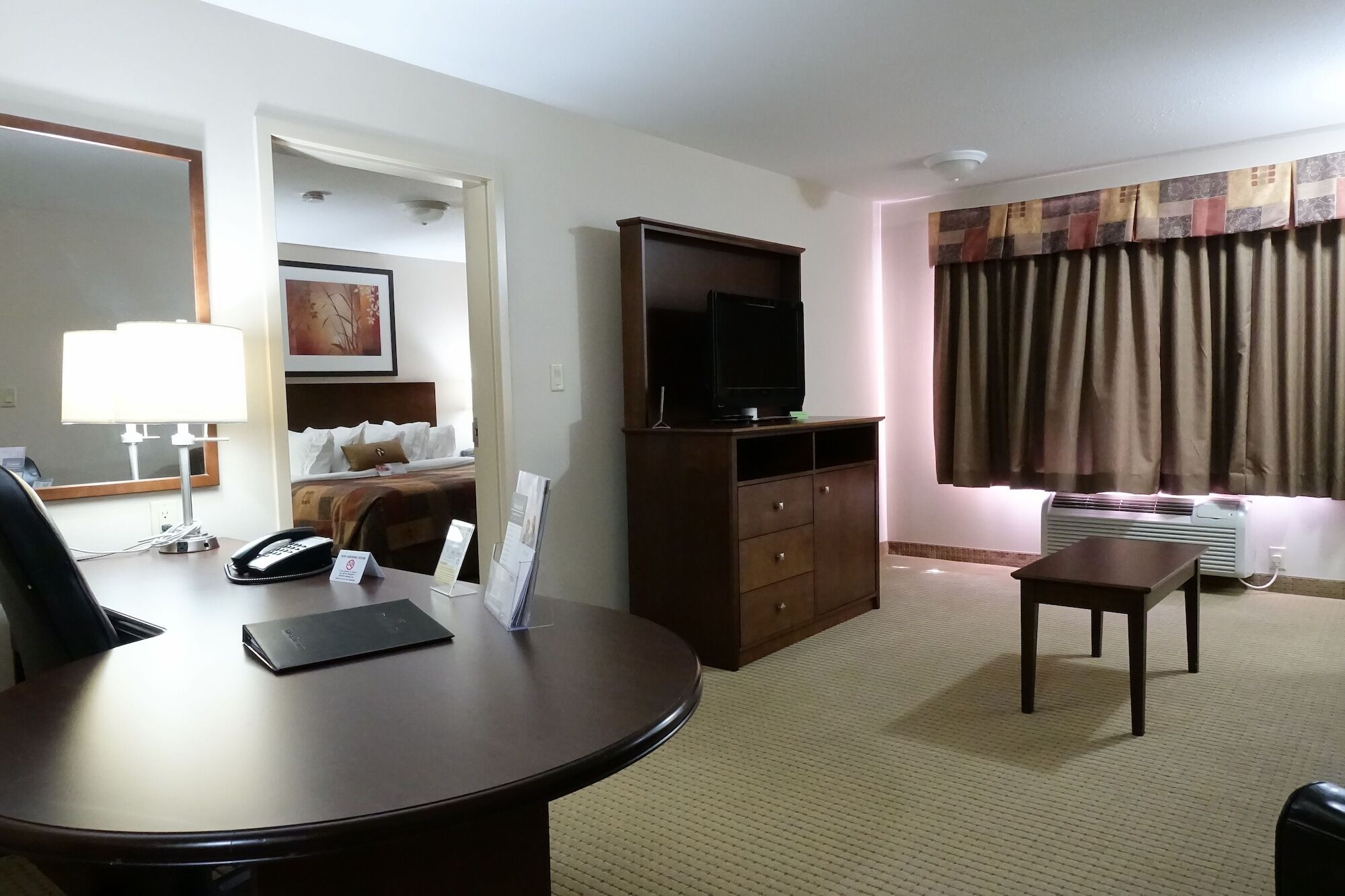 Отель Ramada By Wyndham Weyburn Экстерьер фото