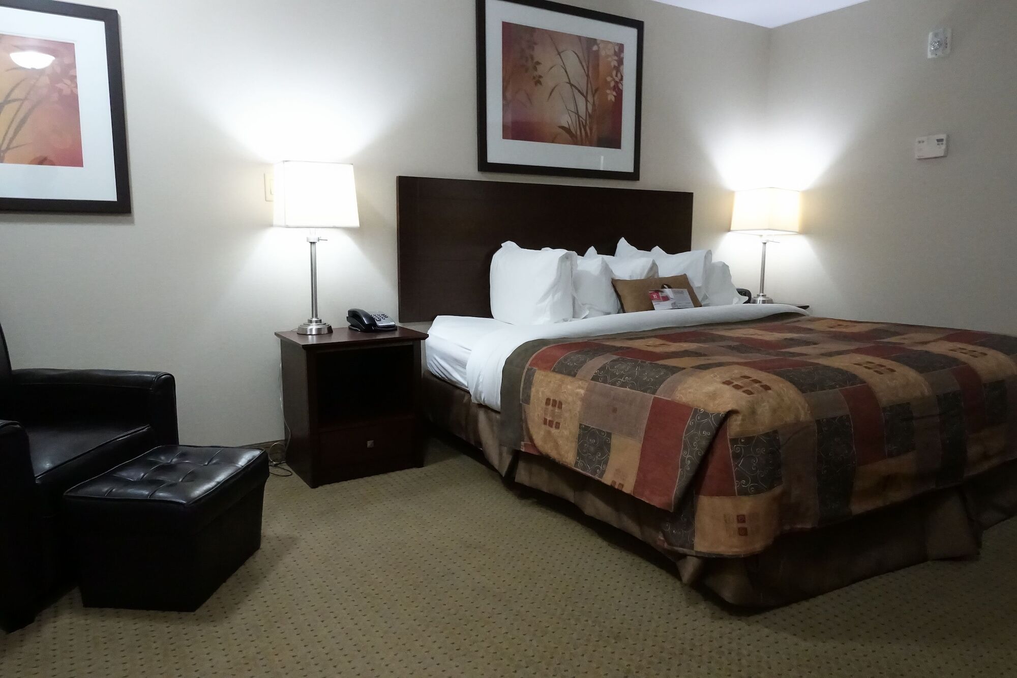 Отель Ramada By Wyndham Weyburn Экстерьер фото